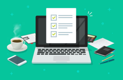 Illustration eines Laptops mit einer abgehakten To-Do-Liste.