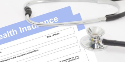 Gesundheitsbericht mit Stethoskop