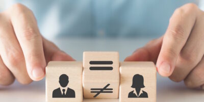 BAG: Weniger Gehalt benachteiligt Frauen